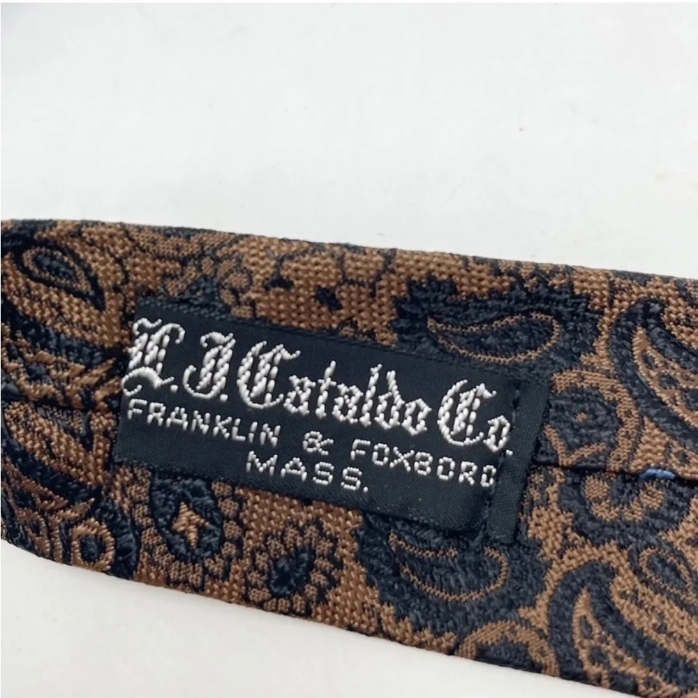 REMBRANDT CLASSICS L.J. CATALDO CO. Franklin & Foxboro Mass. Brown Paisley Tie